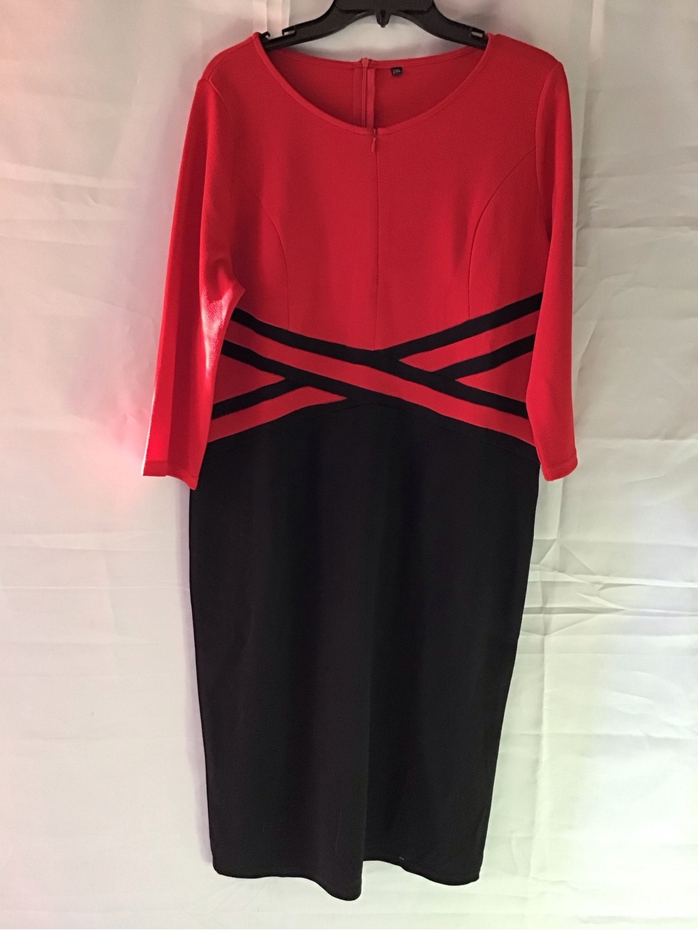27 Red and Black Long Sleeve Colorblock Sheath Dress - Women